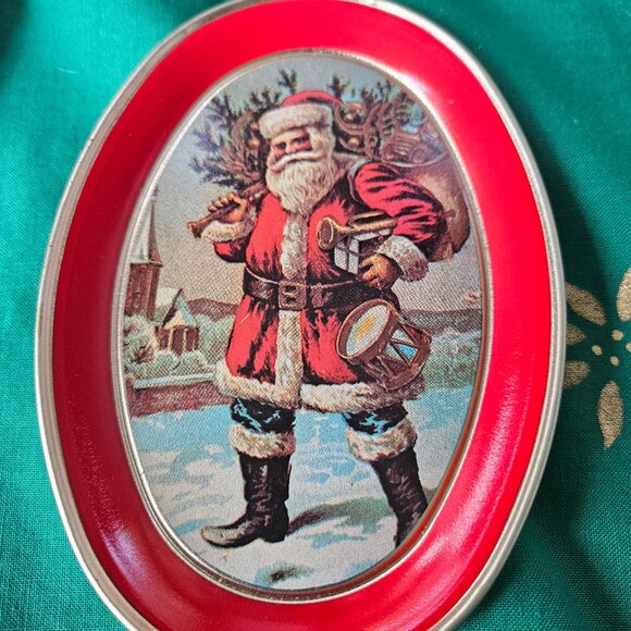 Vintage 1970s Fabcraft Victorian Santa Tin Oval Trays, Made in USA, Set of 4 - Picture 3 of 6